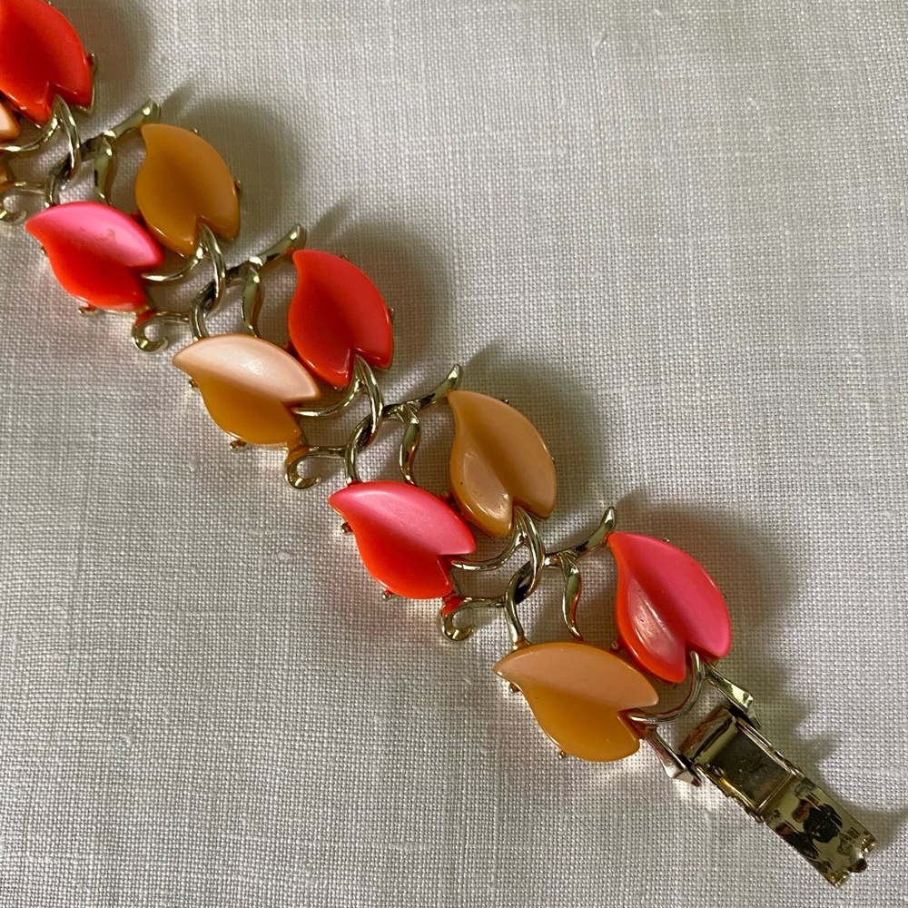 Vintage Leaf Bracelet Thermoset Heart Shape Orange Butterscotch Silvertone - Picture 7 of 12